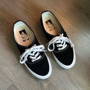 Vans Premium Authentic Shoe
Size 6.5 W